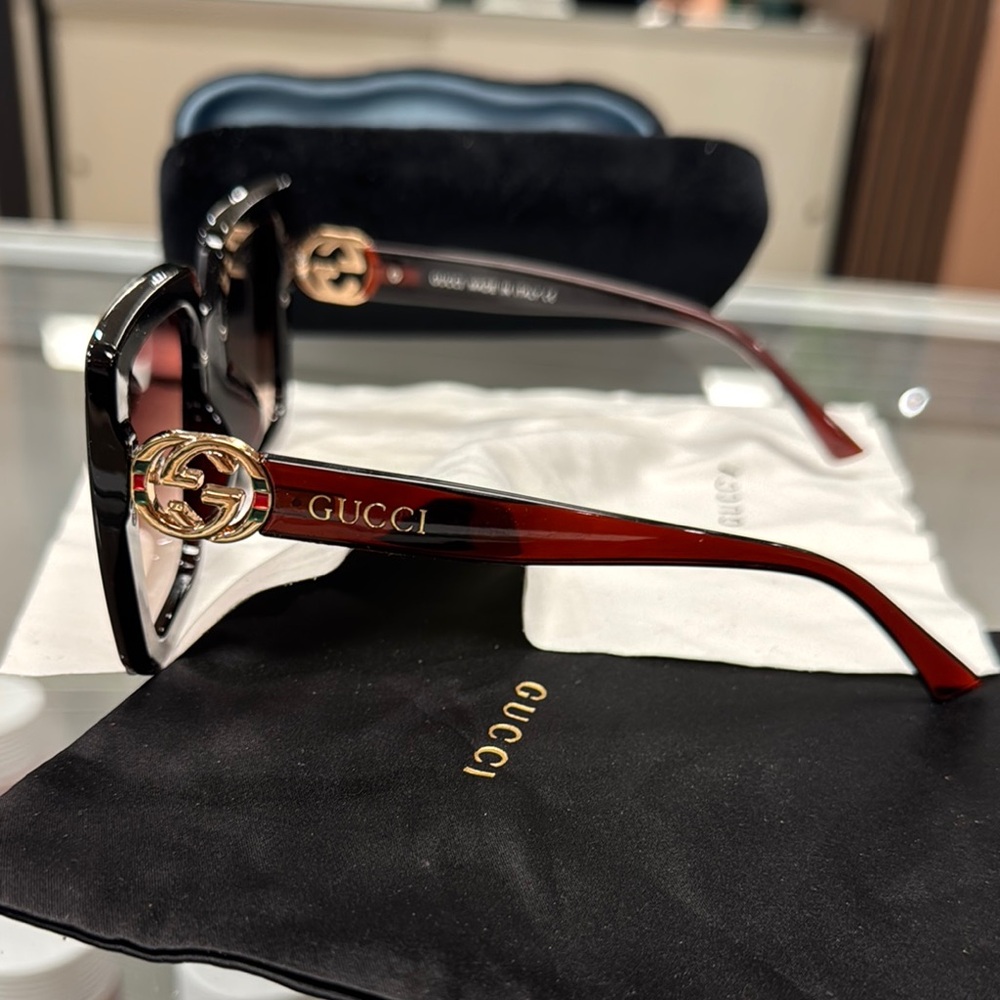 Gucci Black Square Sunglasses with Gold Double Gucci Emblem wore twice love them
